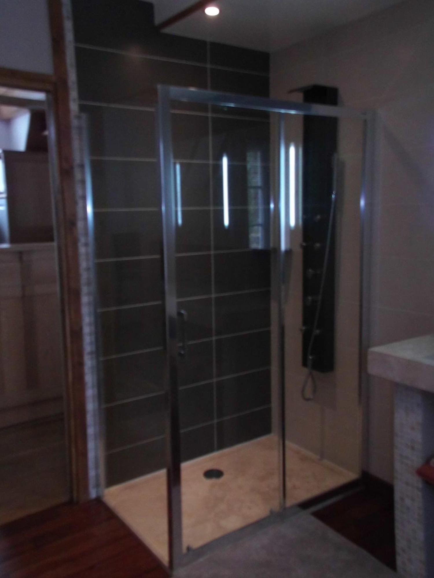 Le Clos Des Tilleuls D Day Home, Chambres D'Hotes, Suite Avec Sauna Privatif, Suite Avec Balneotherapie Privative, En Supplement Option Spa Bain A Remous La Vendelée Zimmer foto