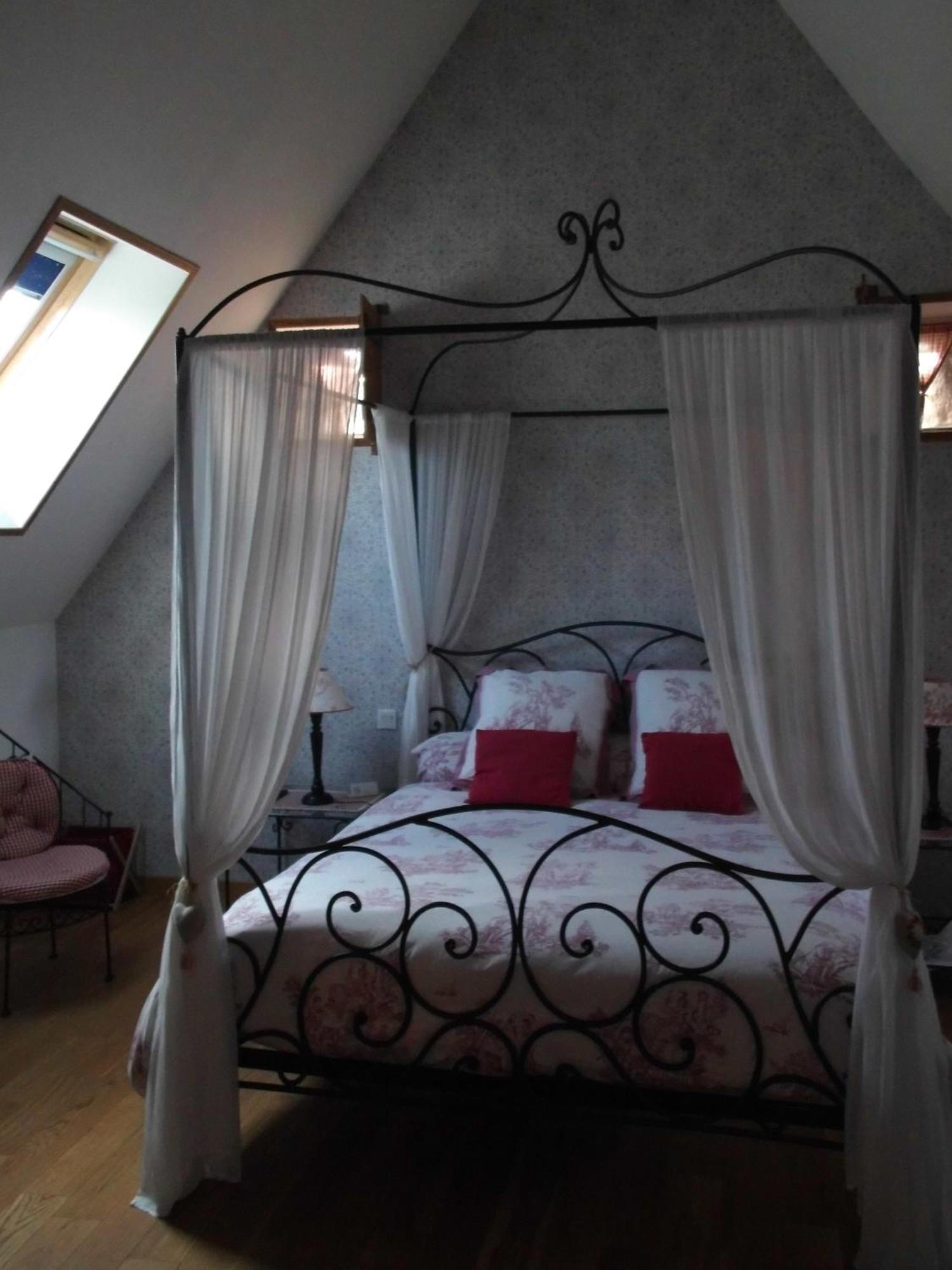 Le Clos Des Tilleuls D Day Home, Chambres D'Hotes, Suite Avec Sauna Privatif, Suite Avec Balneotherapie Privative, En Supplement Option Spa Bain A Remous La Vendelée Zimmer foto